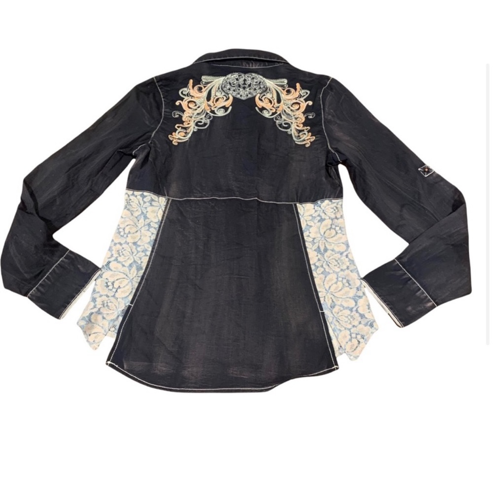 Grace in LA Women’s western shirt size small. lace rhinestones embroidered